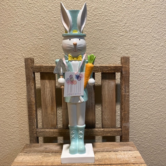 Odelette Holiday Easter Bunny Nutcracker Large Resin Easter